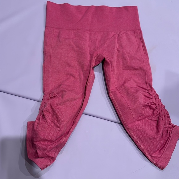 Lululemon in the flow seamless Pink crop leggings 8 - Picture 7 of 9